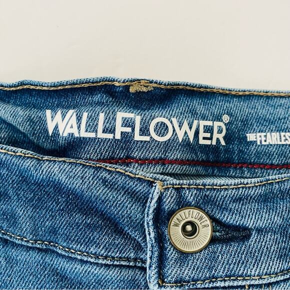 Wallflower | Fearless Curvy Super High Rise Shorty Short 22W Regular NWT - Picture 7 of 10